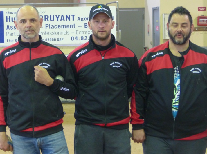 OLLIEU ERIC,  CASTAGNIER GEOFFREY,  HERMITTE LILIAN,  qualifiés pour les championnats de Région au Pontet (Vaucluse) le lundi 01 mai 2017