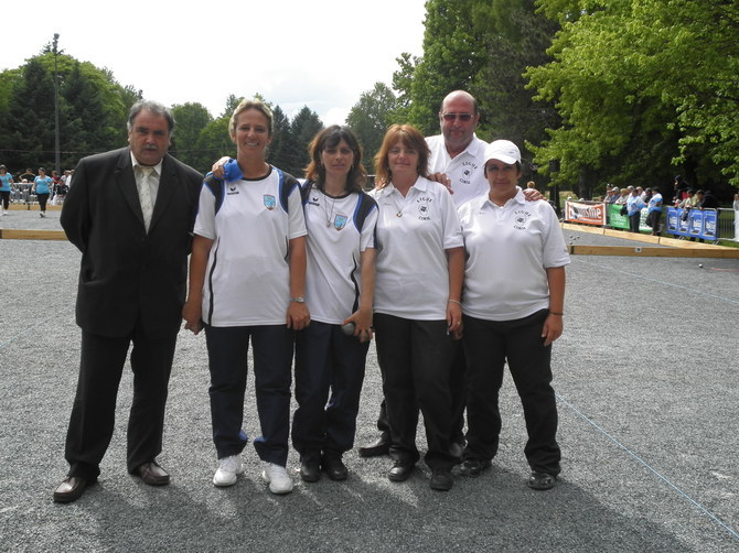 Photo de famille avec les joueuses Corses