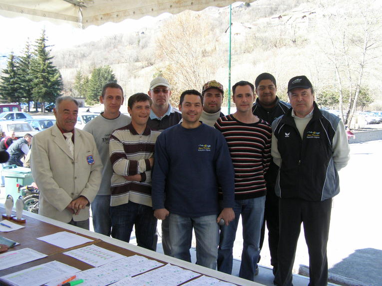 Les 8 qualifiés pour les quart de finale avec le délégué du comité  Antoine Corella Les 8 qualifiés pour les quart de finale avec le délégué du comité  Antoine Corella