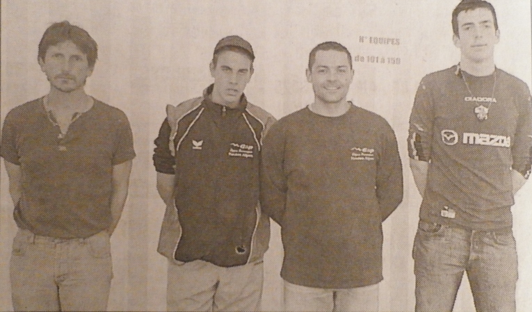 Les demis finalistes et Manu semble deja arboré le sourire du vainqueur Les demis finalistes et Manu semble deja arboré le sourire du vainqueur