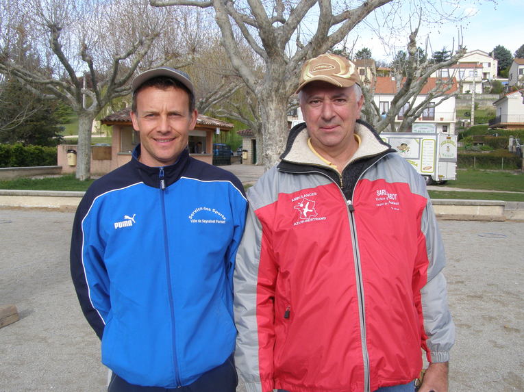 Franck contre Yves , un derby des 3 Vallées pour 2 joueurs qui sont souvent coéquipiers Franck contre Yves , un derby des 3 Vallées pour 2 joueurs qui sont souvent coéquipiers