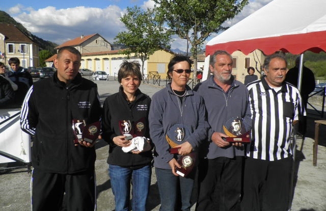 Les champions et vices champions 2012 lors de la remise des prix