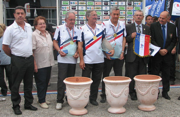 Les Gardois , vainqueurs a domicile et champions de France vétérans 2012 (Photo boulistenaute)