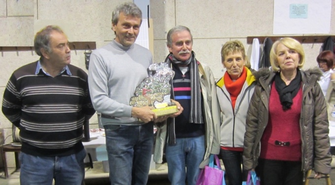 Liliane GUAY et Paul MOSTACHETTI entourés des membres du Comité05