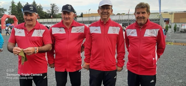 Qualifiés en 8ème au Championnat de France Triplette Vétérans Qualifiés en 8ème au Championnat de France Triplette Vétérans