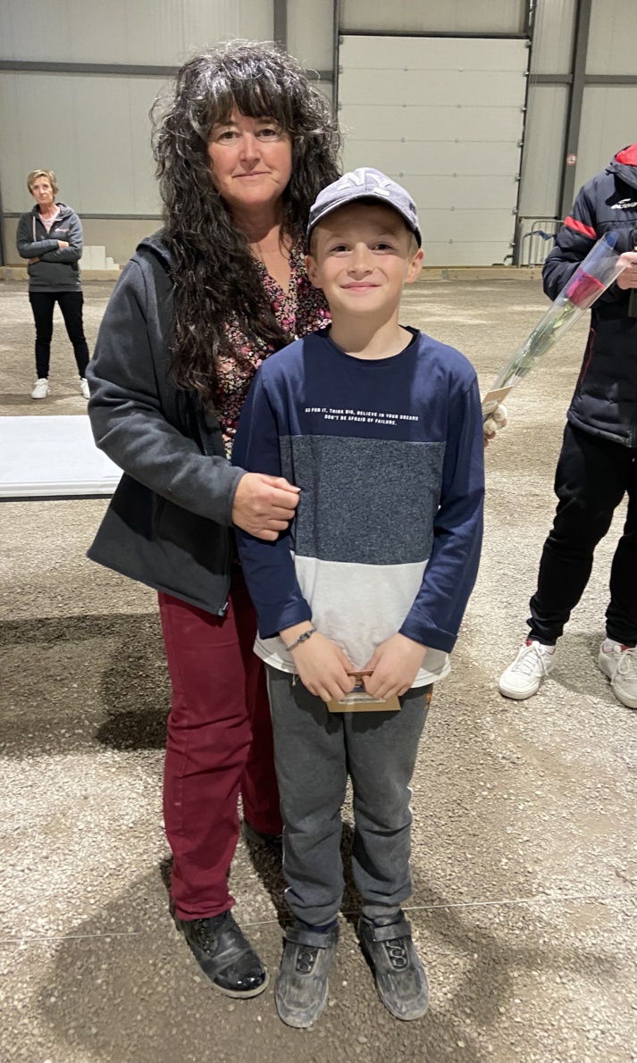 Trophée Intergénérationnel Femme-Enfant Trophée Intergénérationnel Femme-Enfant