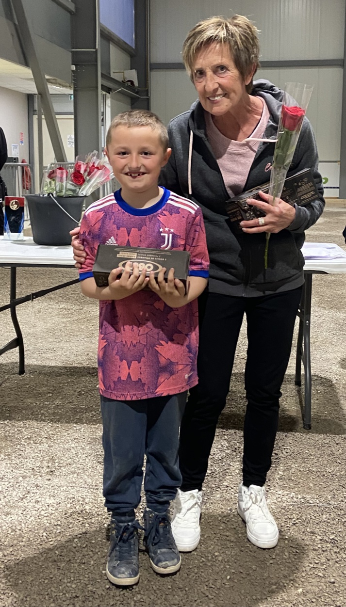 Trophée Intergénérationnel Femme-Enfant Trophée Intergénérationnel Femme-Enfant