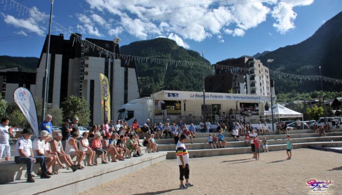 Les Alpes adoptent le Pétanque Tour à Serre-Chevalier