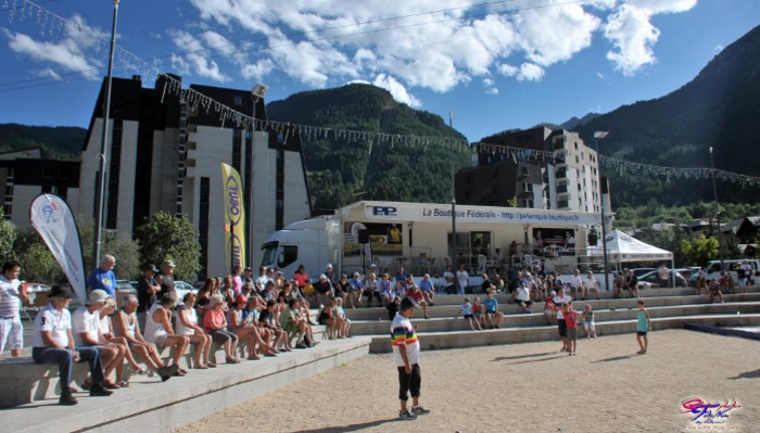 Les Alpes adoptent le Pétanque Tour à Serre-Chevalier