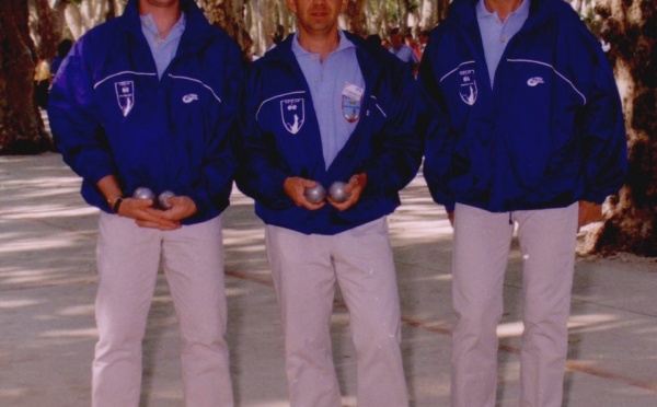 TRIPLETTE 1999 : Après le titre au provençal celui à pétanque... ! ! 